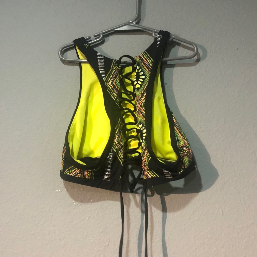 Swimsuit Top💛 - Picture 2 of 3